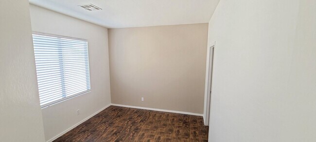 Building Photo - 1414 E Bautista Rd