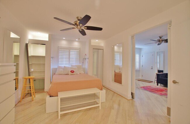 Building Photo - 2407 Arlington Blvd