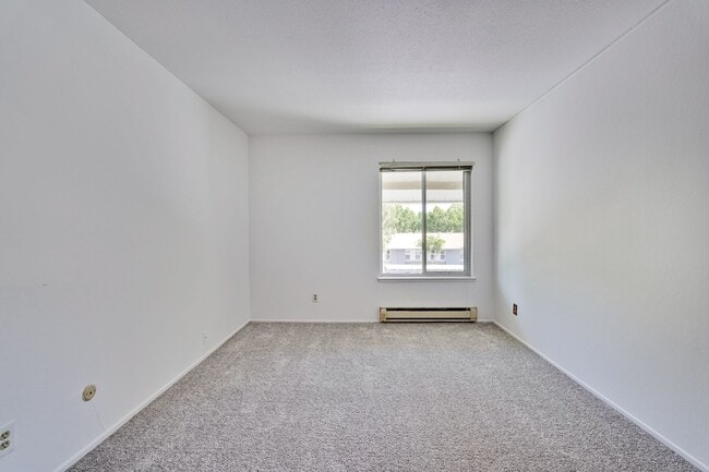Building Photo - Up-Dated 1/1 3rd. Floor Condo Located in S...