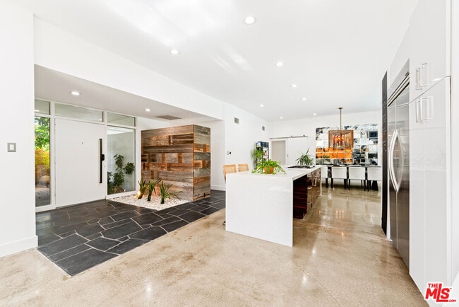 Building Photo - 3744 Cody Rd