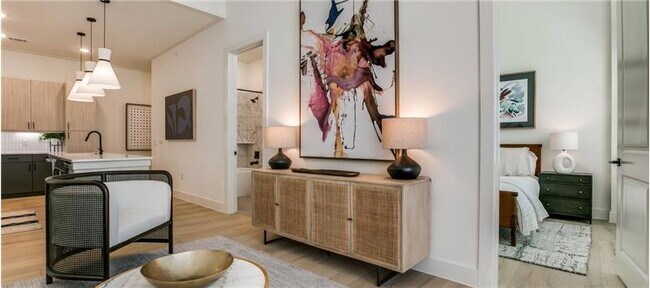 Building Photo - 2928 Oak Lawn Ave