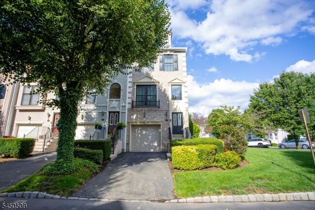 Building Photo - 400 Manchester Dr