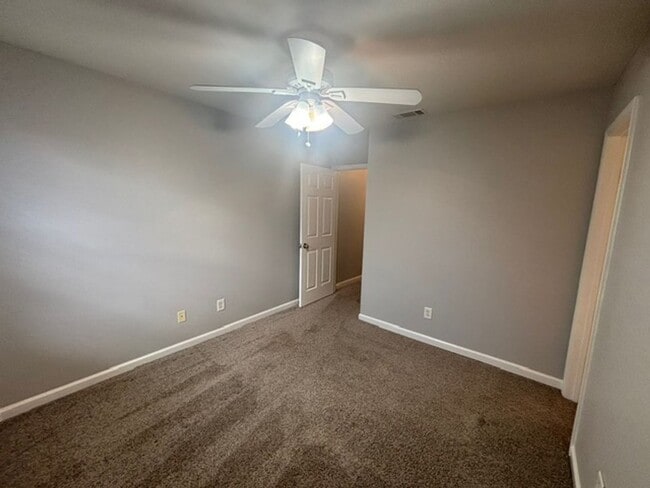 Building Photo - Stewarts Landing Neighborhood, Easy access to I-24