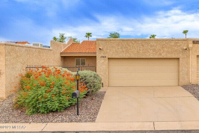 Primary Photo - Affordable 2 Bedroom 2 Bath Townhome Near ...