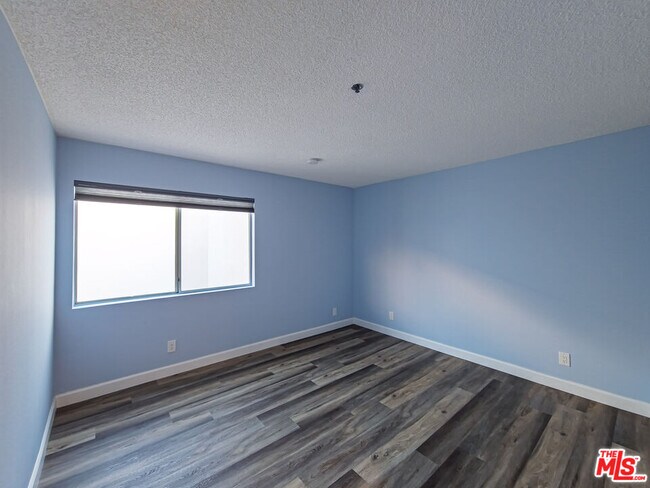 Building Photo - 625 E Del Mar Blvd