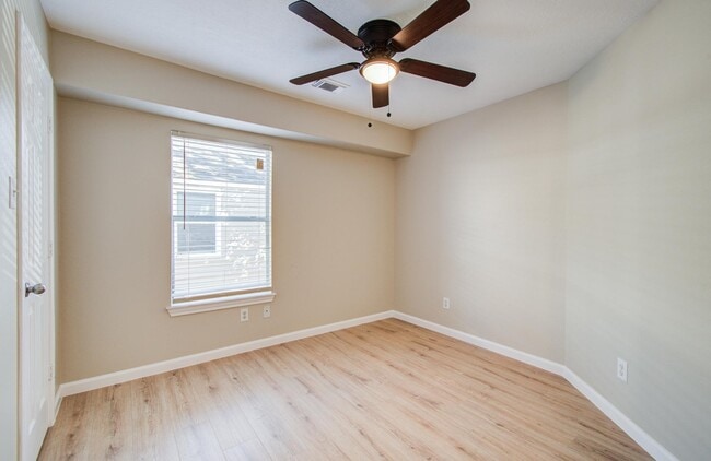 Building Photo - 17230 Oakwood Chase Dr