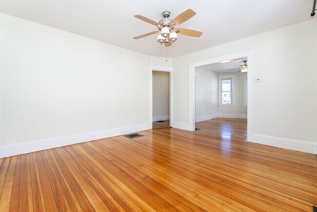 Building Photo - 359 Concord St