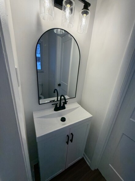 Building Photo - 813 Rockhill Ave