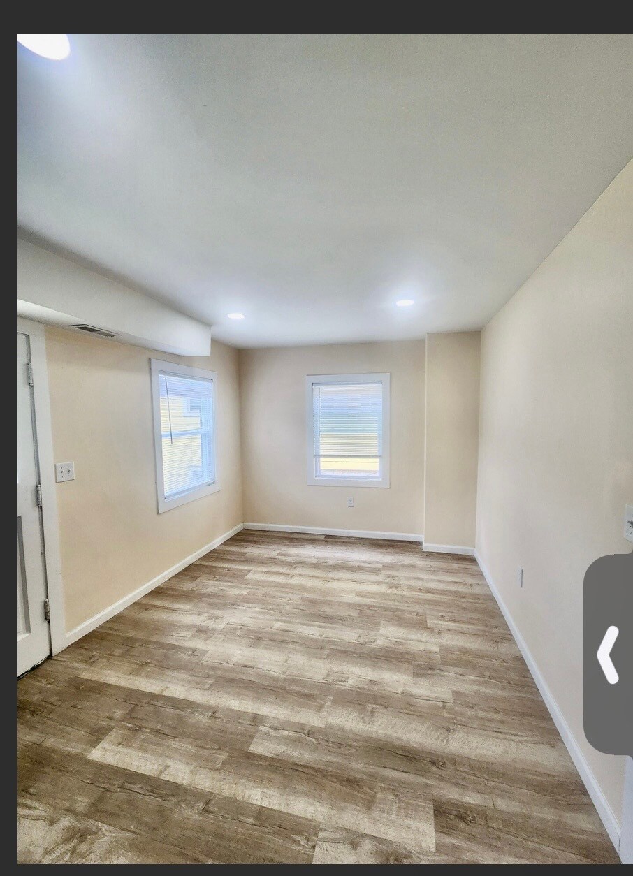 Building Photo - 3555 Lossing St
