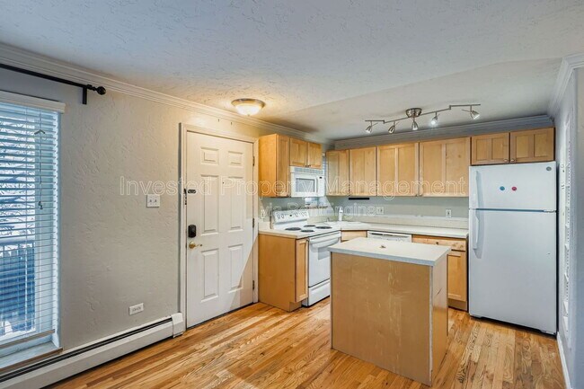 Building Photo - 1243 Vine St