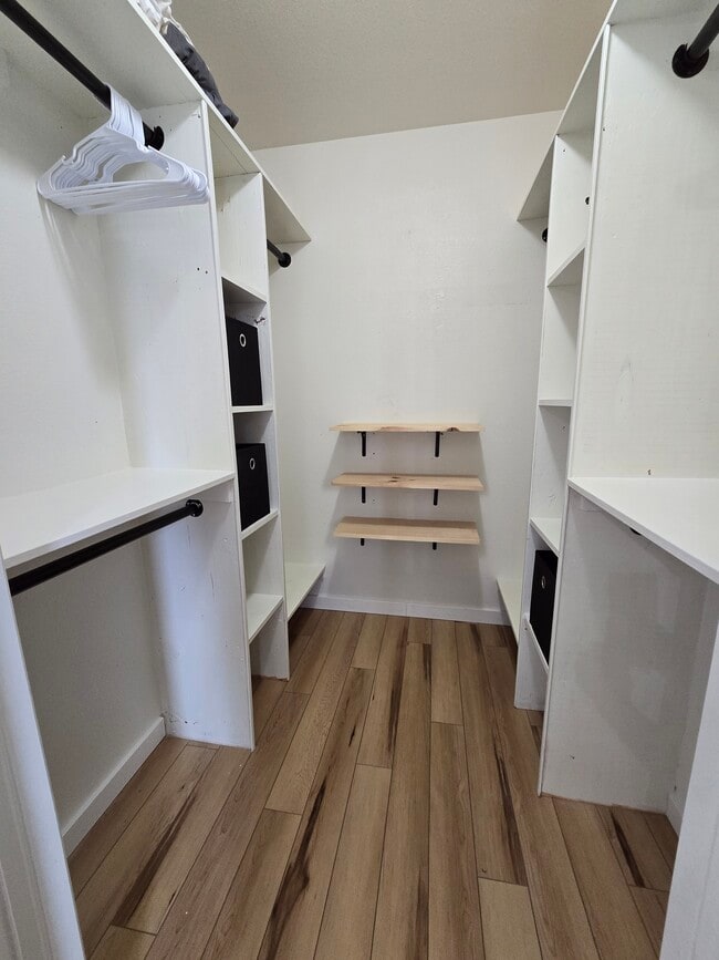 Building Photo - 2465 Theresea Ln