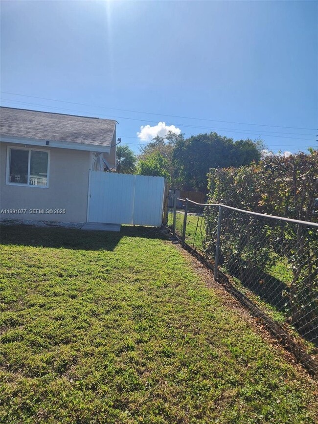 Building Photo - 16101 SW 97th Ave