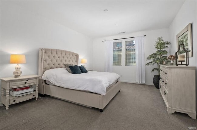 Building Photo - 29 Prominence