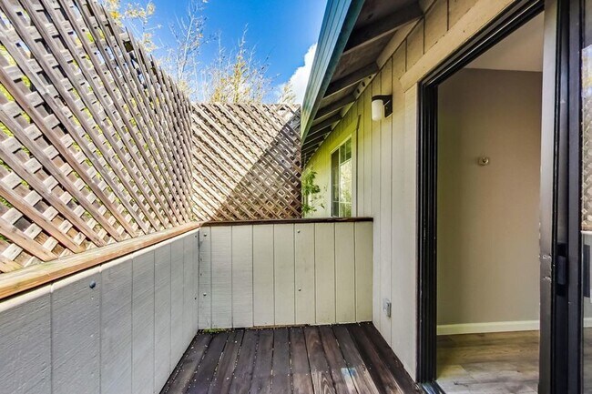 Building Photo - 1805 Sausal St