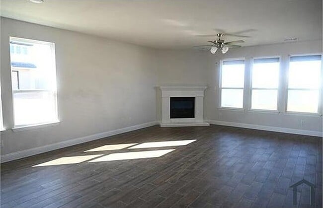 Building Photo - 1200 Renato Dr