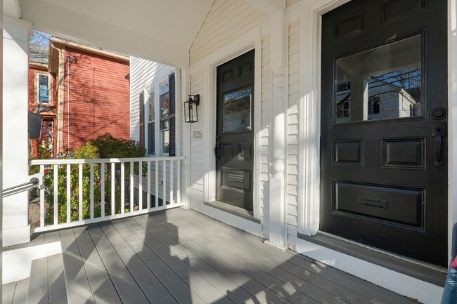 Building Photo - 105-107 Richards