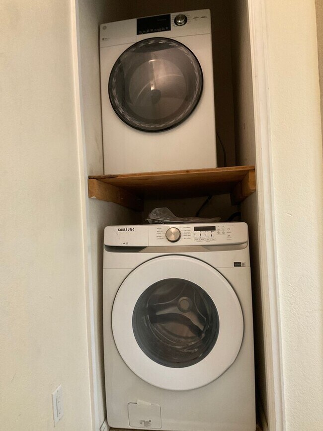 Building Photo - Pre lease !!