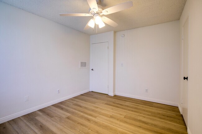 Building Photo - 5452 Corteen Pl