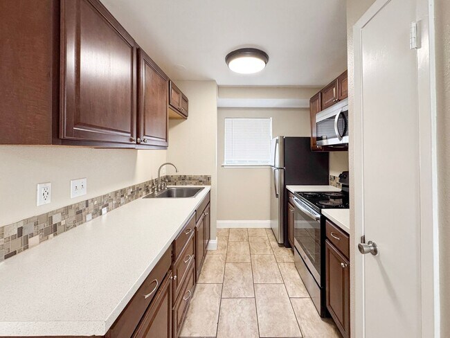 Building Photo - 3843