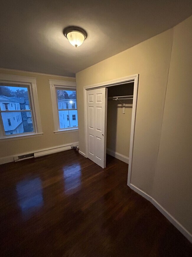 Building Photo - 1041 Main St