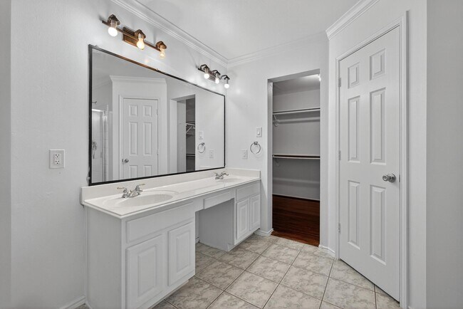 Building Photo - 2202 Laurel Branch Way