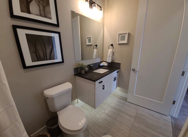Building Photo - 2 Bedroom Condo in Prime Denver Location