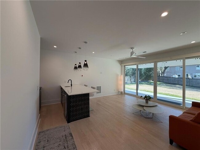 Building Photo - 2385 Nesbitt Dr NE