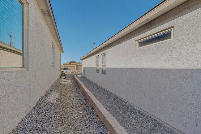 Building Photo - 10650 Valedon Ln SW