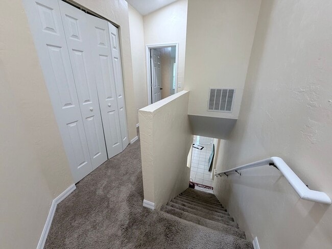 Building Photo - 3880 SW 20th Ave