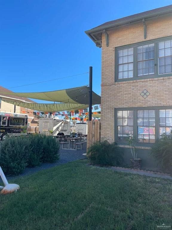 Building Photo - 14 E McIntyre St