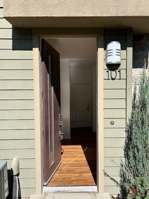 Building Photo - 625 Savi Dr