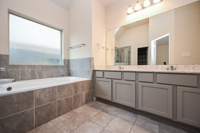 Building Photo - 23919 Villa Lisa Dr