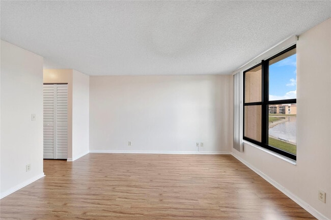 Building Photo - 6519 Coral Lake Dr