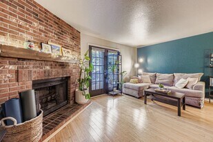 Building Photo - 7451 Bradburn Blvd