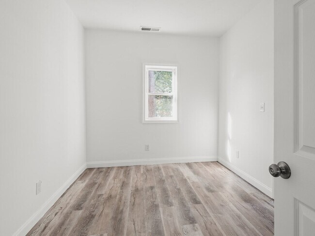 Building Photo - 42 William St