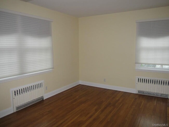 Building Photo - 62 Soundview St