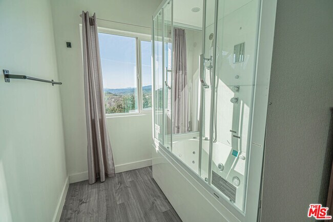 Building Photo - 35315 Glenwall St