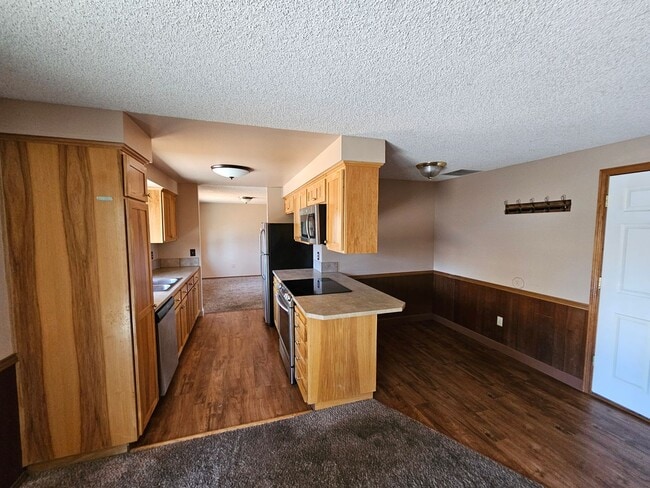 Building Photo - Roomy Ranch in Gladstone