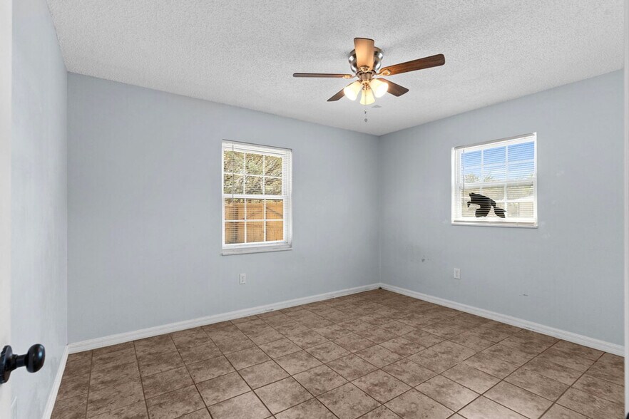 Building Photo - 3150 W Carmine Rd
