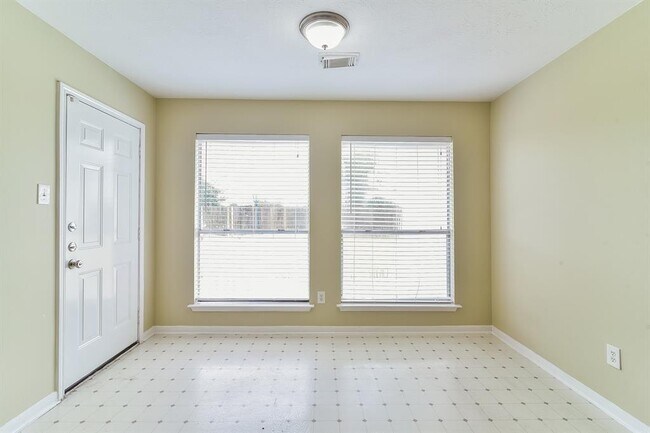 Building Photo - 22530 Heather Way Ct