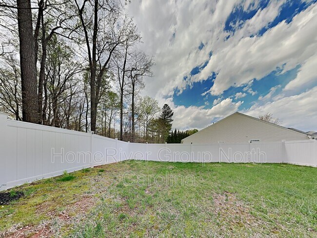 Building Photo - 3028 Desmond Woods Dr