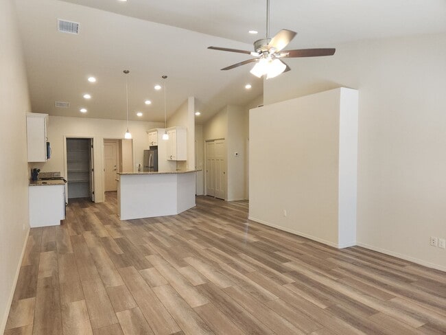 Building Photo - Newer 2 bed / 2 Bath Site Built Home