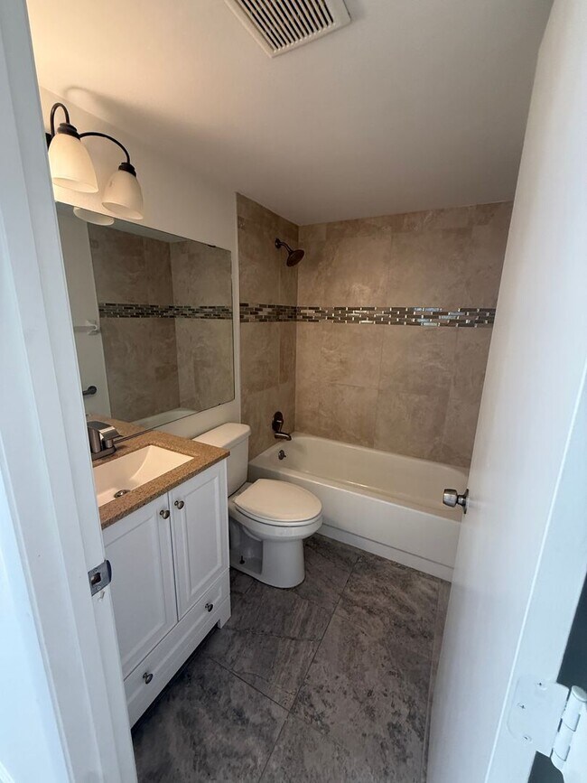 Building Photo - 2 Bed | 2 Bath | Updated Condo | Covered Parking