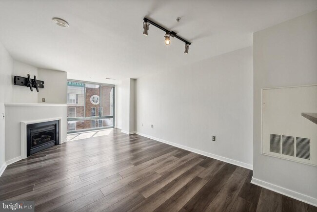 Building Photo - 851 N Glebe Rd