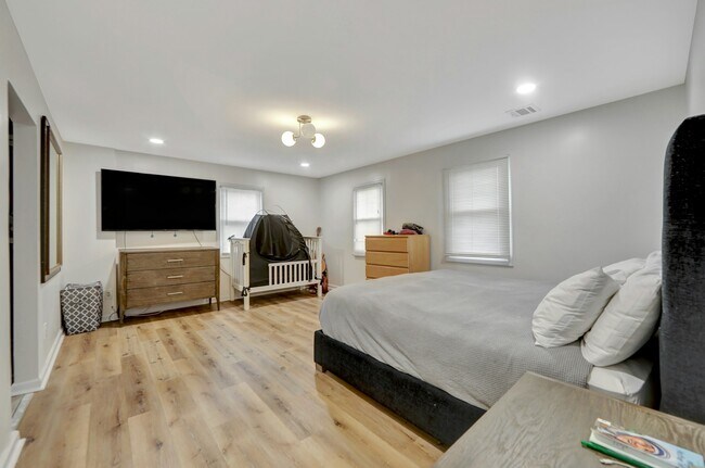 Building Photo - 167 Rockwood Pl