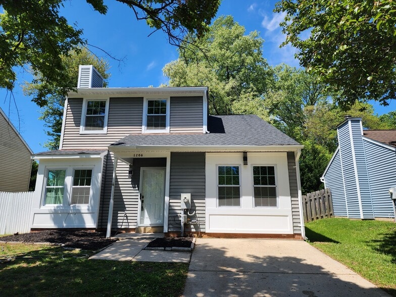 Building Photo - 1206 Caldwell Ct S