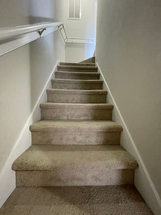 Building Photo - Splendid on Springwood