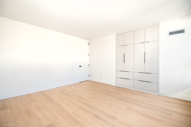 Building Photo - 405 N Wabash Ave