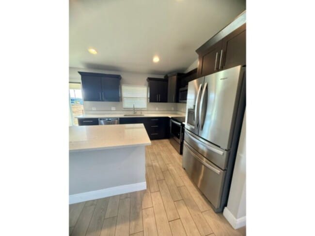 Building Photo - Available Now! 3 Bedroom-2 Bath NW Cape Home