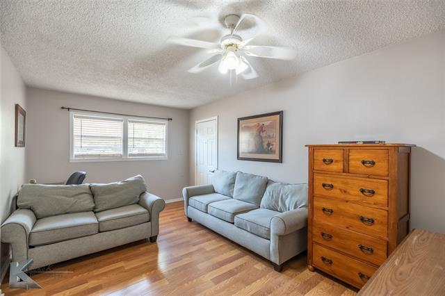Building Photo - 833 Westview Dr
